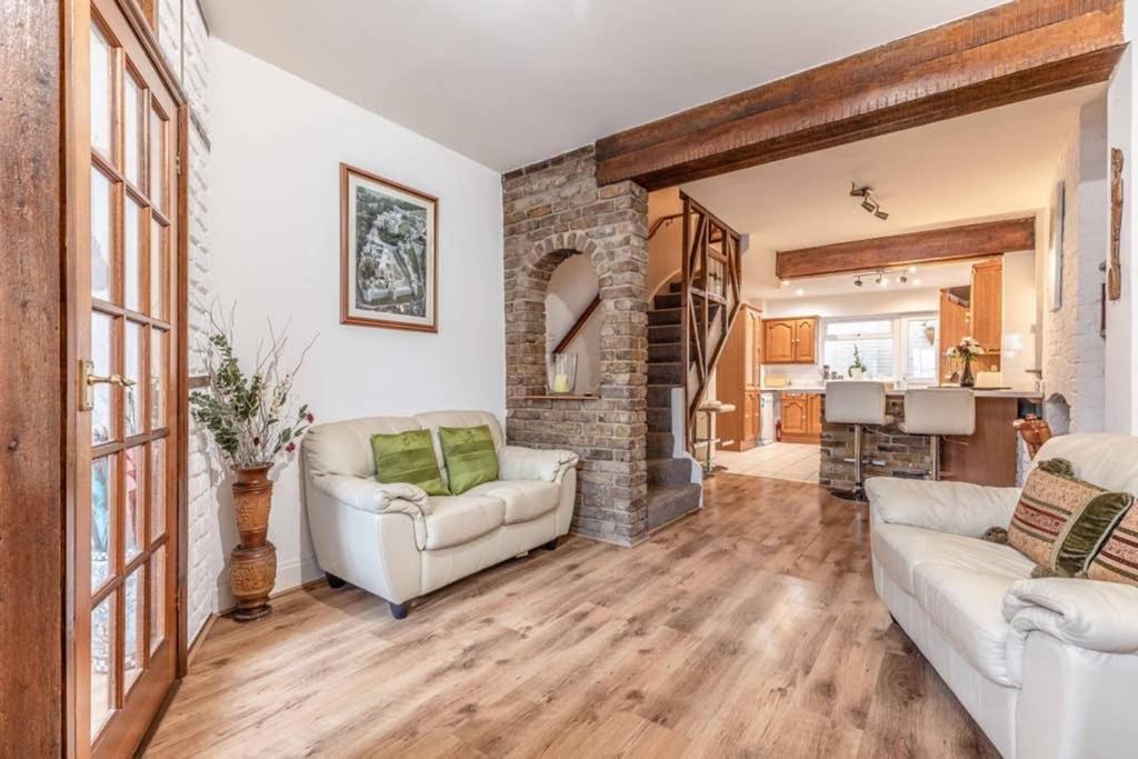 4 Bed 3 Baths In Central Windsor! Walk 2 All The Sights! Legoland 5 Min Drive Ngoại thất bức ảnh