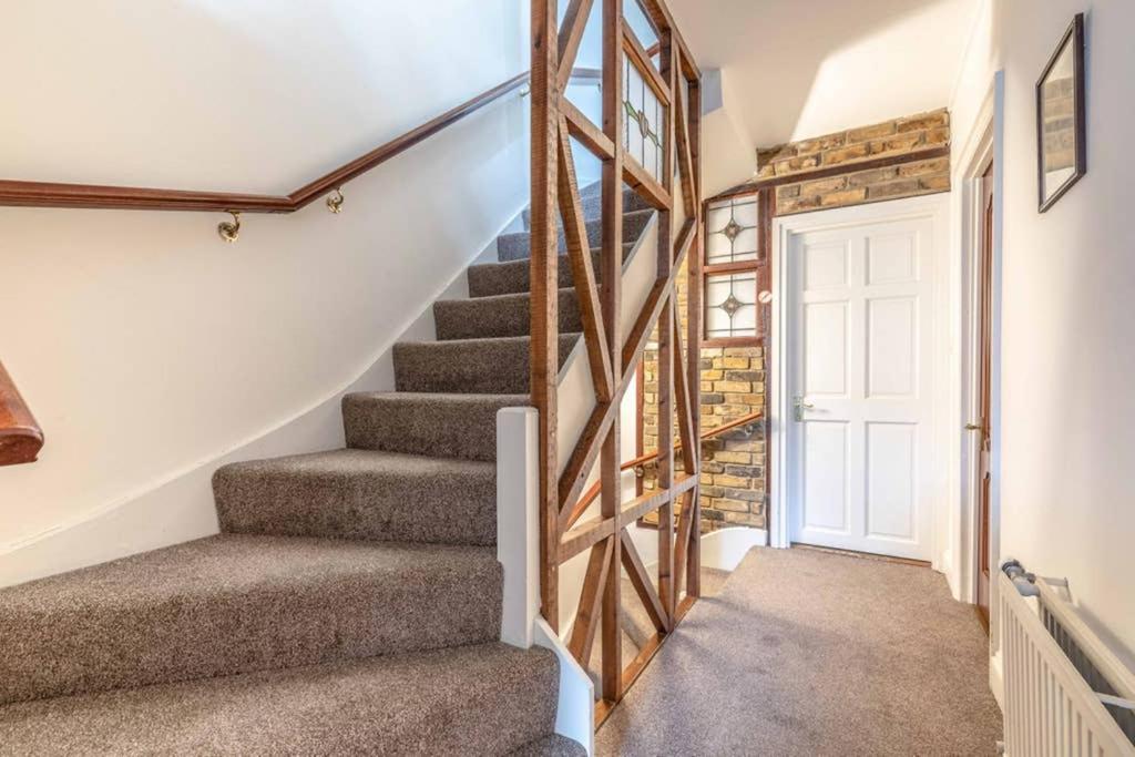 4 Bed 3 Baths In Central Windsor! Walk 2 All The Sights! Legoland 5 Min Drive Ngoại thất bức ảnh