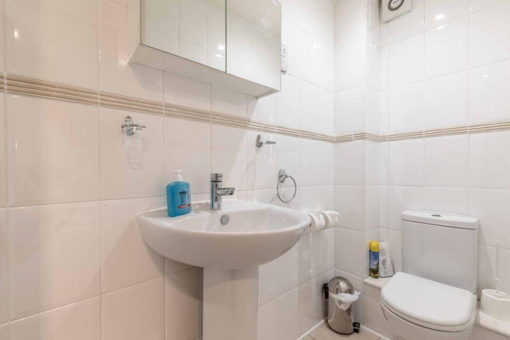 4 Bed 3 Baths In Central Windsor! Walk 2 All The Sights! Legoland 5 Min Drive Ngoại thất bức ảnh