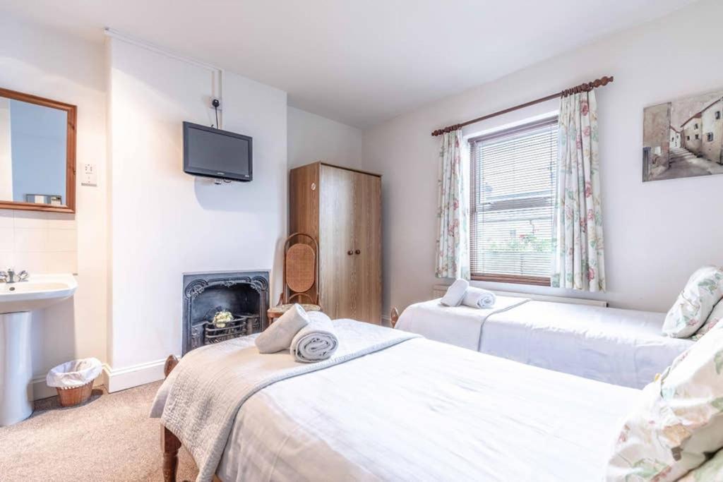 4 Bed 3 Baths In Central Windsor! Walk 2 All The Sights! Legoland 5 Min Drive Ngoại thất bức ảnh